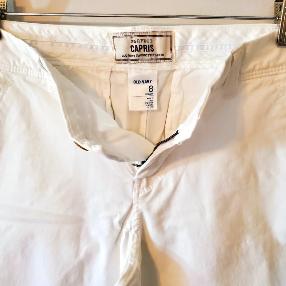 Old Navy Favorite Khakis Perfect Cropped Capri Pants White - Size 8